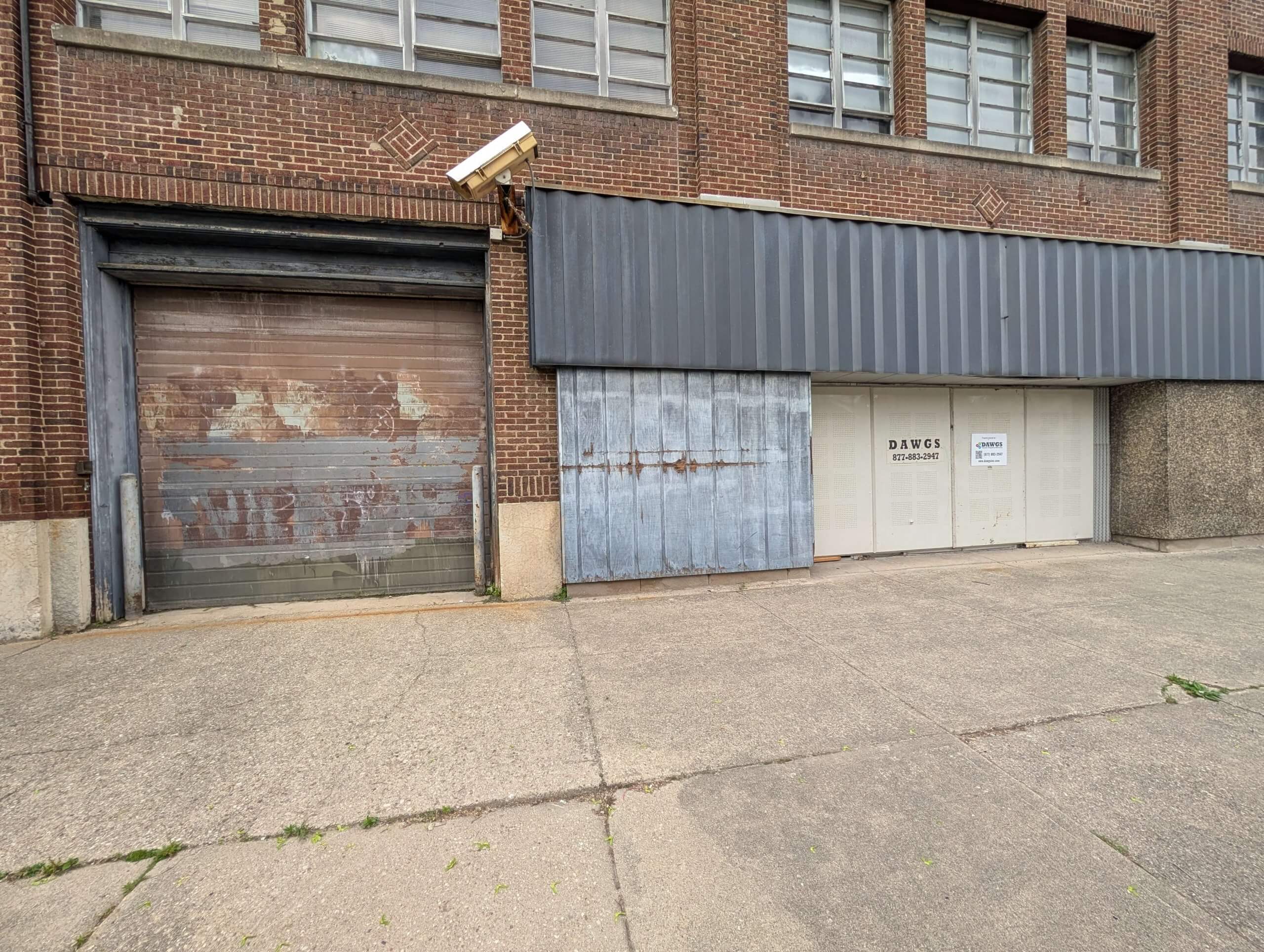 Photo of a condemned building in Downtown Dayton